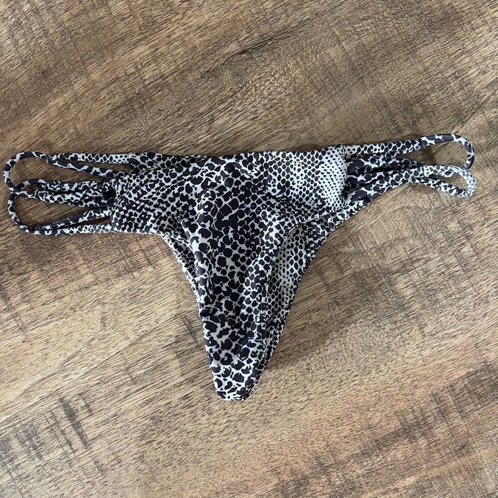 RARE ACACIA Bikini Bottoms Sz Small
